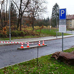 Parkoviště na Kolvíně: bez závor a parkovacího automatu! Dostali mocní konečně rozum? 