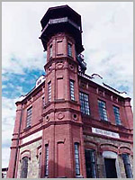 Šachetní věž z roku 1879, technická památka UNESCO..